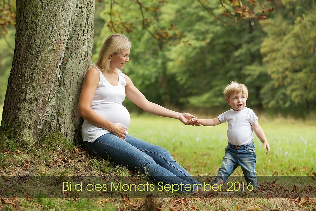 Schwangerschaftsfotos und Familienfotos im Grünen in München