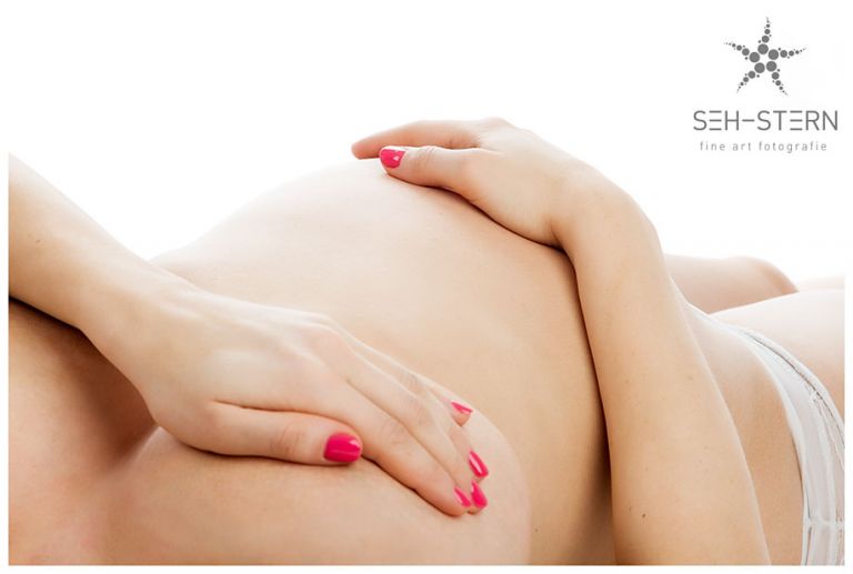 Detailaufnahme Babybauch
