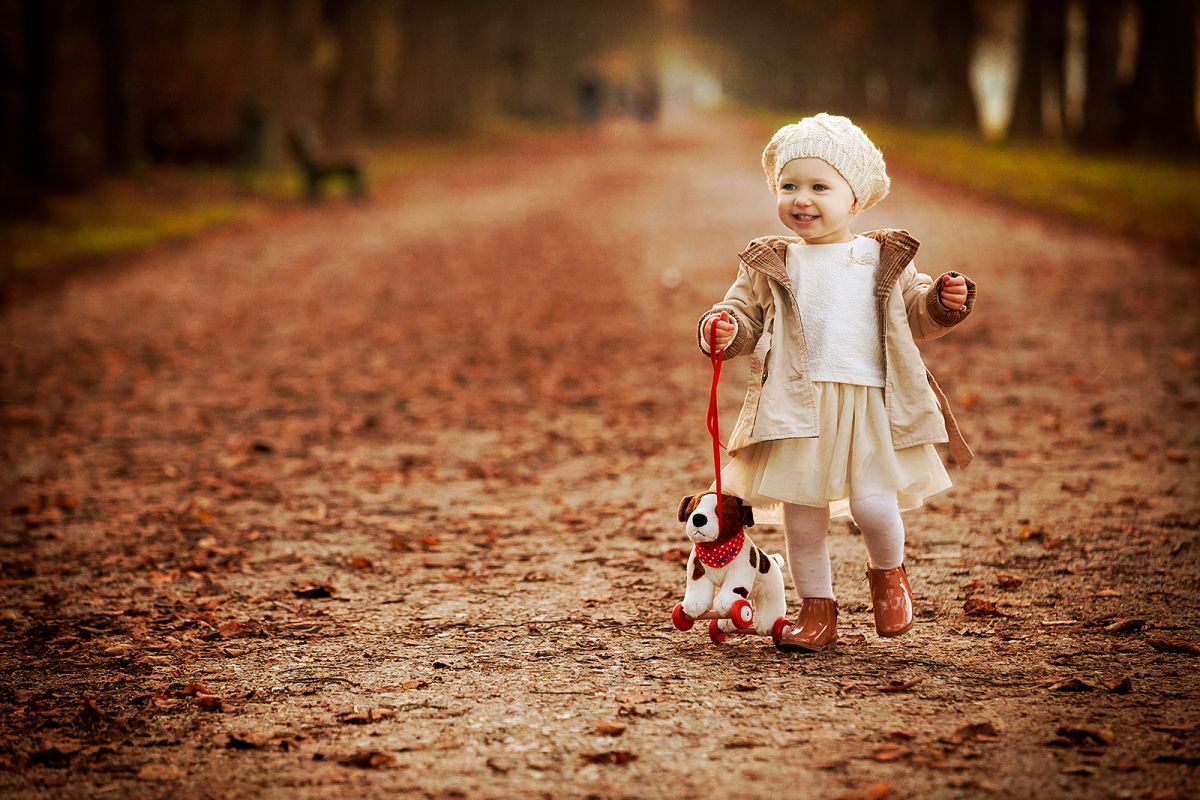 Fröhliche Kinderfotos im Park