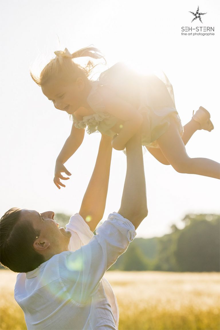 Familienfotoshooting und Schwangerschaftsfotoshooting in München | Seh-Stern Fotografie Marion Hogl
