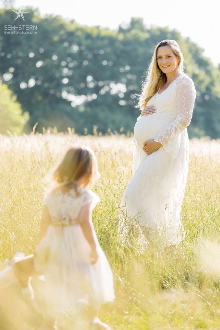 Familienfotoshooting und Schwangerschaftsfotoshooting in München | Seh-Stern Fotografie Marion Hogl