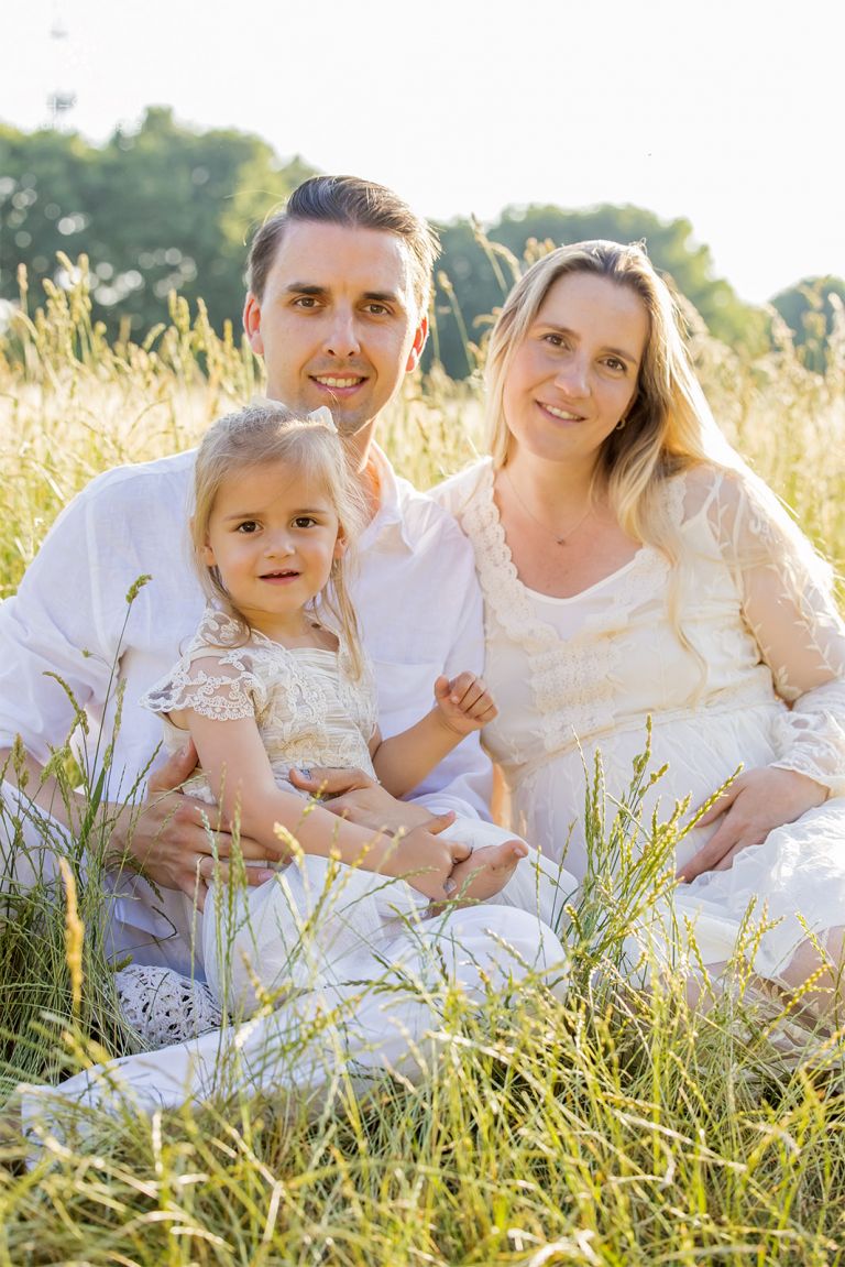 Familienfotoshooting und Schwangerschaftsfotoshooting in München | Seh-Stern Fotografie Marion Hogl