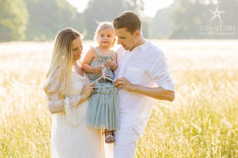 Familienfotoshooting und Schwangerschaftsfotoshooting in München | Seh-Stern Fotografie Marion Hogl