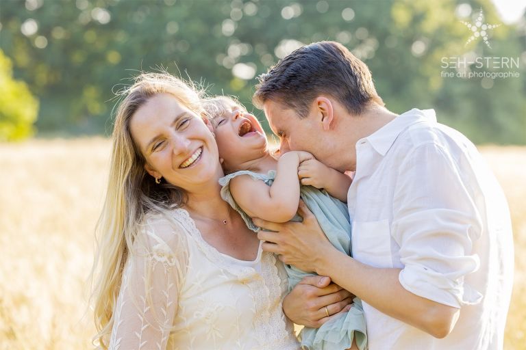 Familienfotoshooting und Schwangerschaftsfotoshooting in München | Seh-Stern Fotografie Marion Hogl