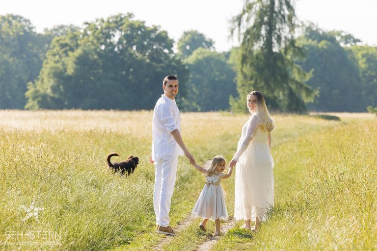 Familienfotoshooting und Schwangerschaftsfotoshooting in München | Seh-Stern Fotografie Marion Hogl