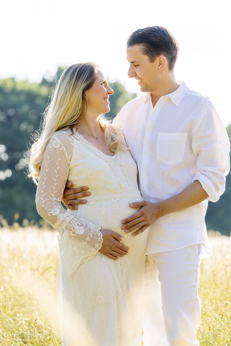 Familienfotoshooting und Schwangerschaftsfotoshooting in München | Seh-Stern Fotografie Marion Hogl