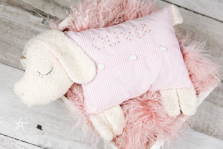 Individualisiertes Baby-Kissen von Engel & Bengel München